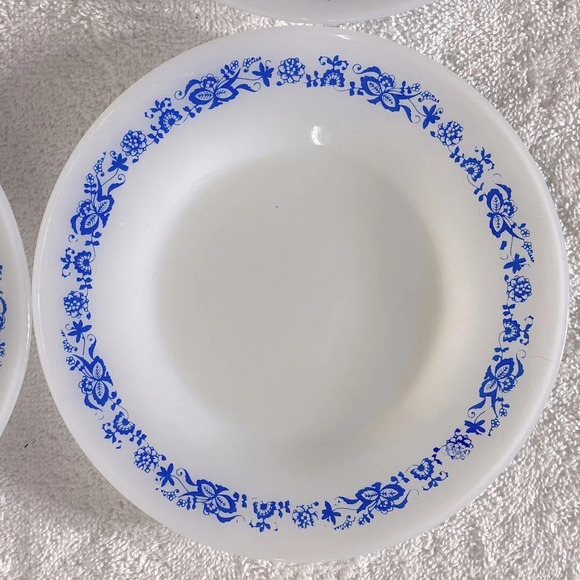 Vintage Termo-Rey Milk Glass Salad Plates W  Blue Floral Pattern x4 - Picture 7 of 9